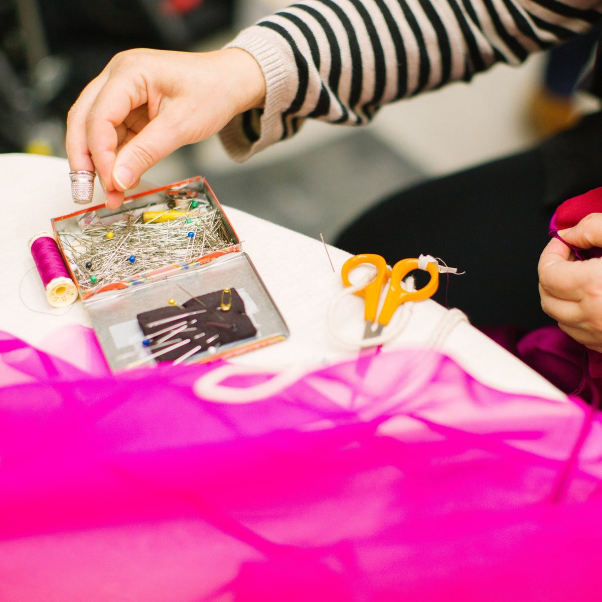 Gütermann Bomullstråd 100 meter - Knappnålen