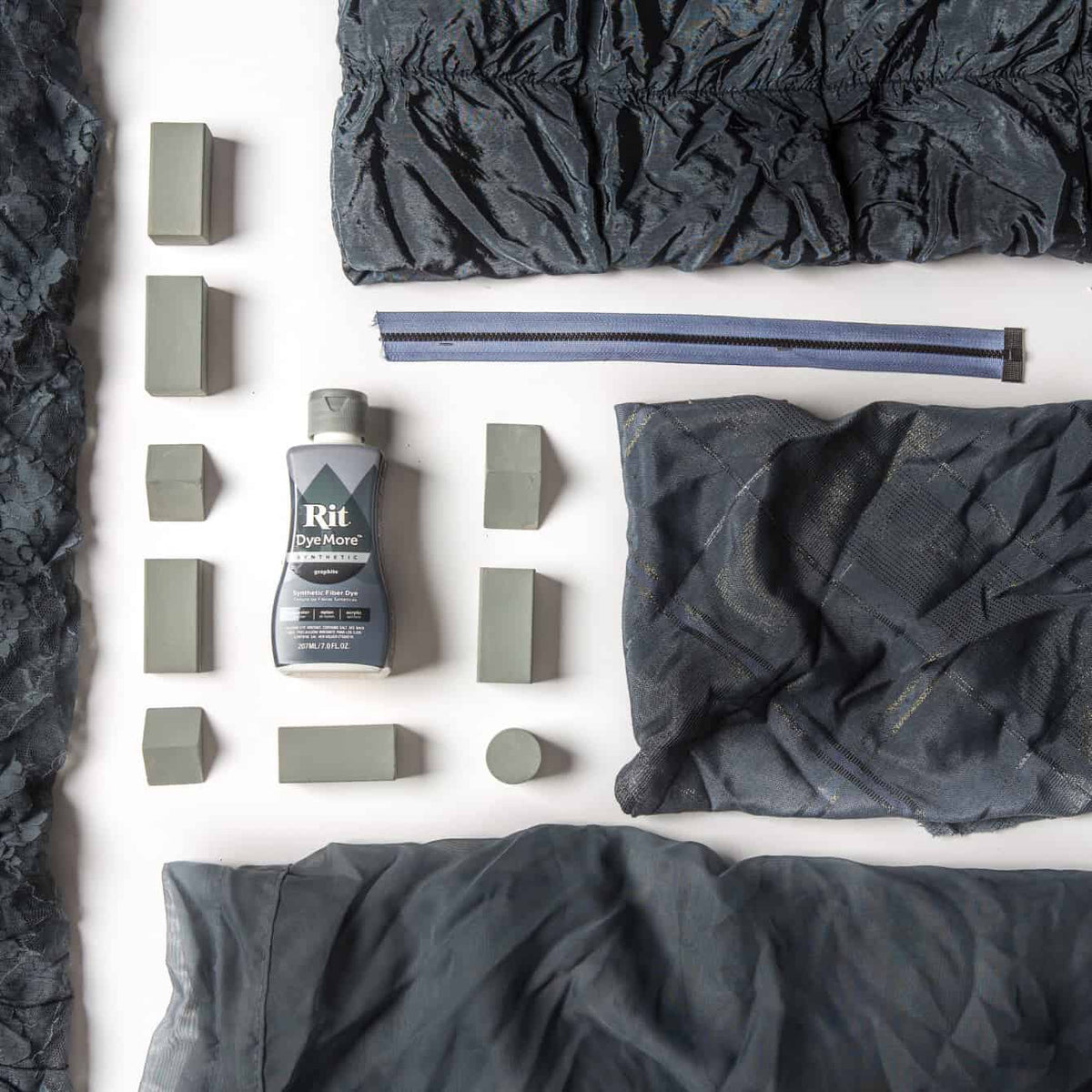 Rit DyeMore for Synthetics - Graphite - Knappnålen